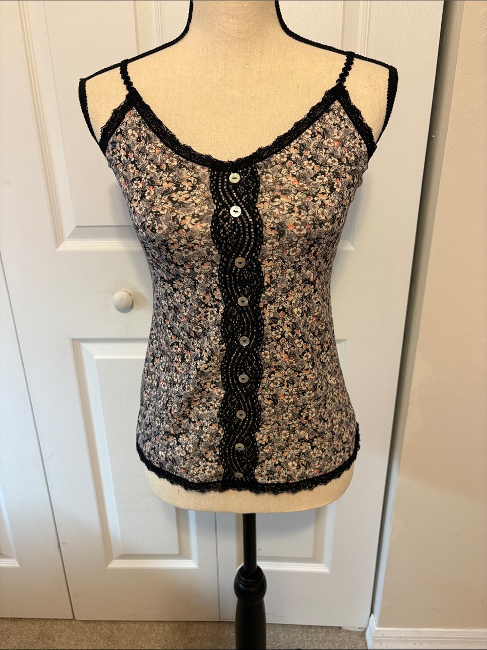 NWT POL Floral Lace Trim Cami Tank Top Button Front Small.